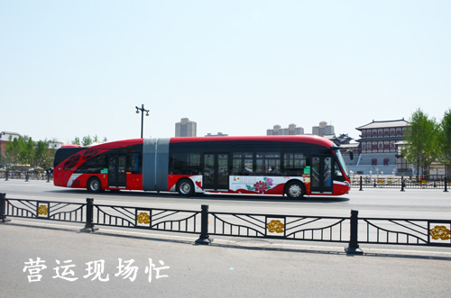 1589526541129652.jpg 02 勞動(dòng)節里公交忙(營(yíng)運現場(chǎng)忙).JPG