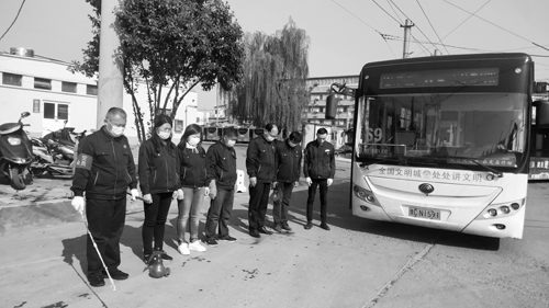 這一刻，洛陽(yáng)公交人深切哀悼